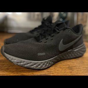 Nike Womens Revolution 5 BQ3207 001 Black Running Shoes Lace Up Low Top Size 6.5